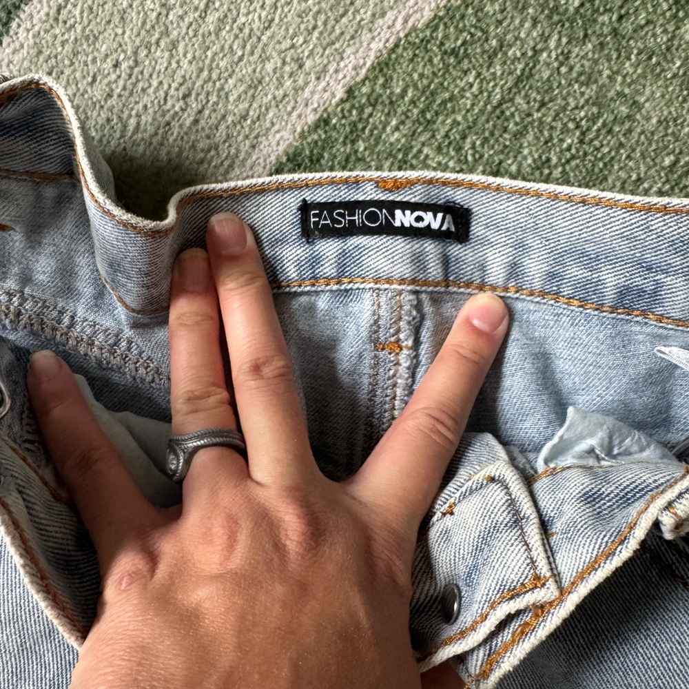 Chain-Embellished Light Blue Jeans - Picture 5 of 6